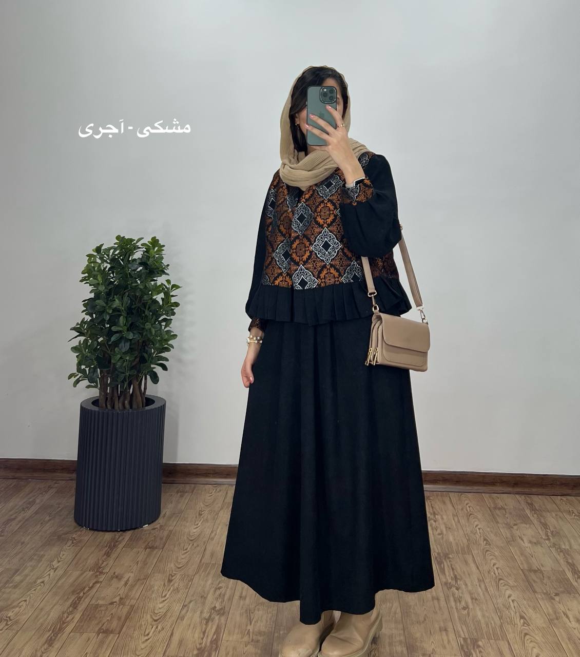 ست-پیراهن-مانتویی-به-همراه-وست-سوزندوزی-شده
