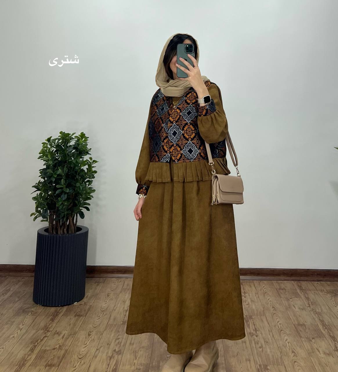 ست-پیراهن-مانتویی-به-همراه-وست-سوزندوزی-شده
