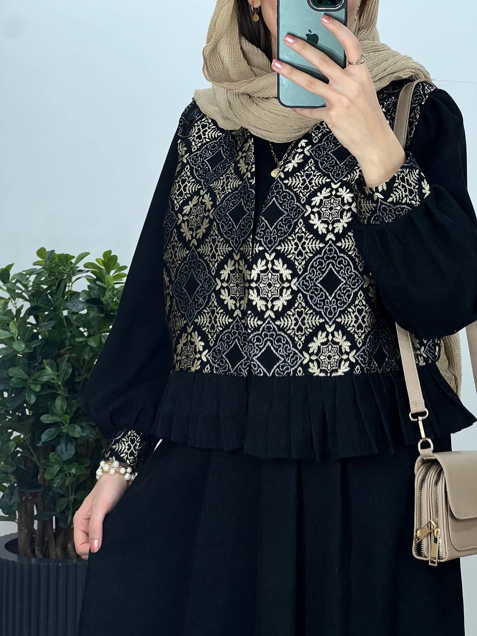 ست-پیراهن-مانتویی-به-همراه-وست-سوزندوزی-شده