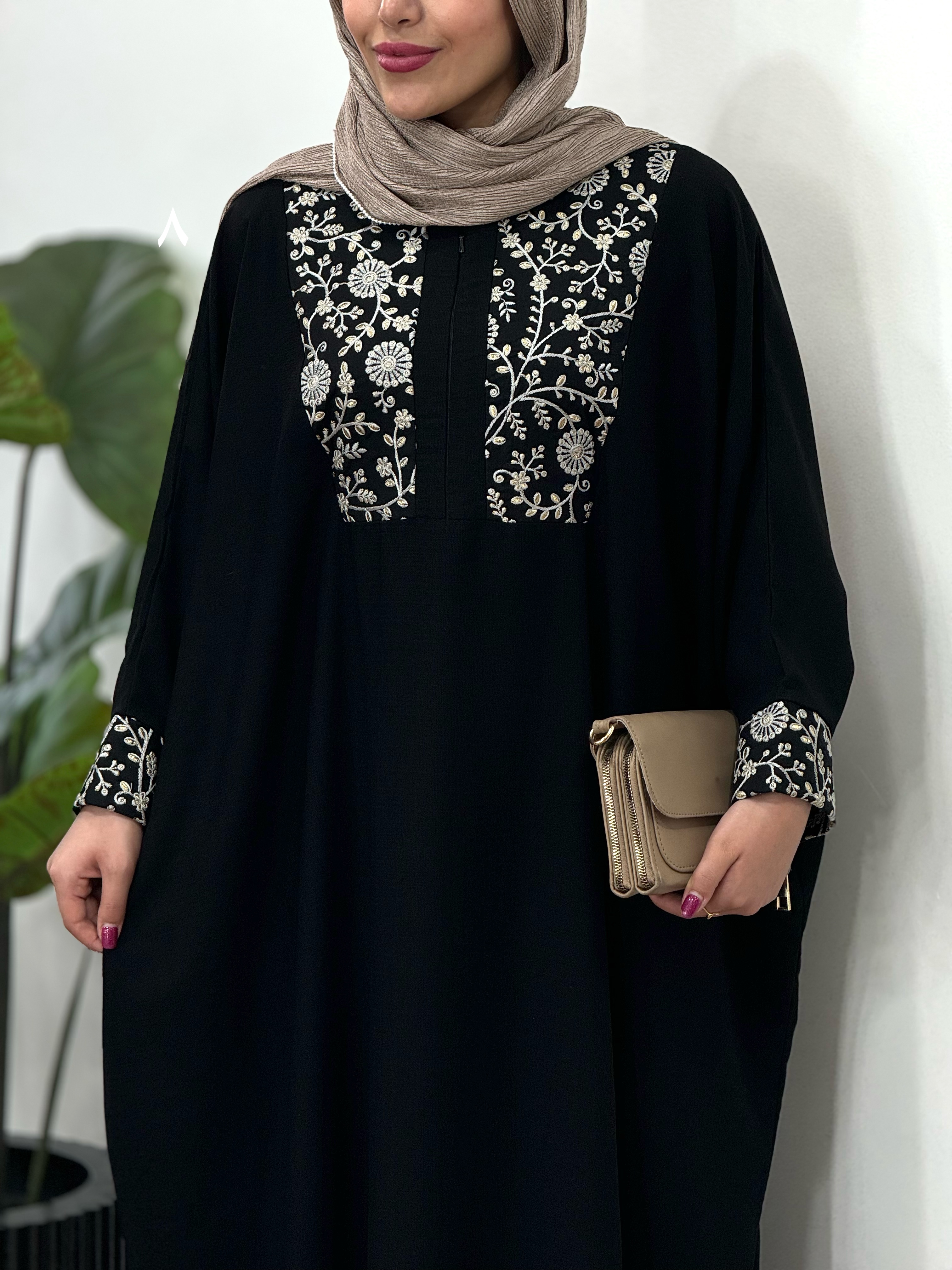 عبای-بلند-سوزندوزی-نفیس