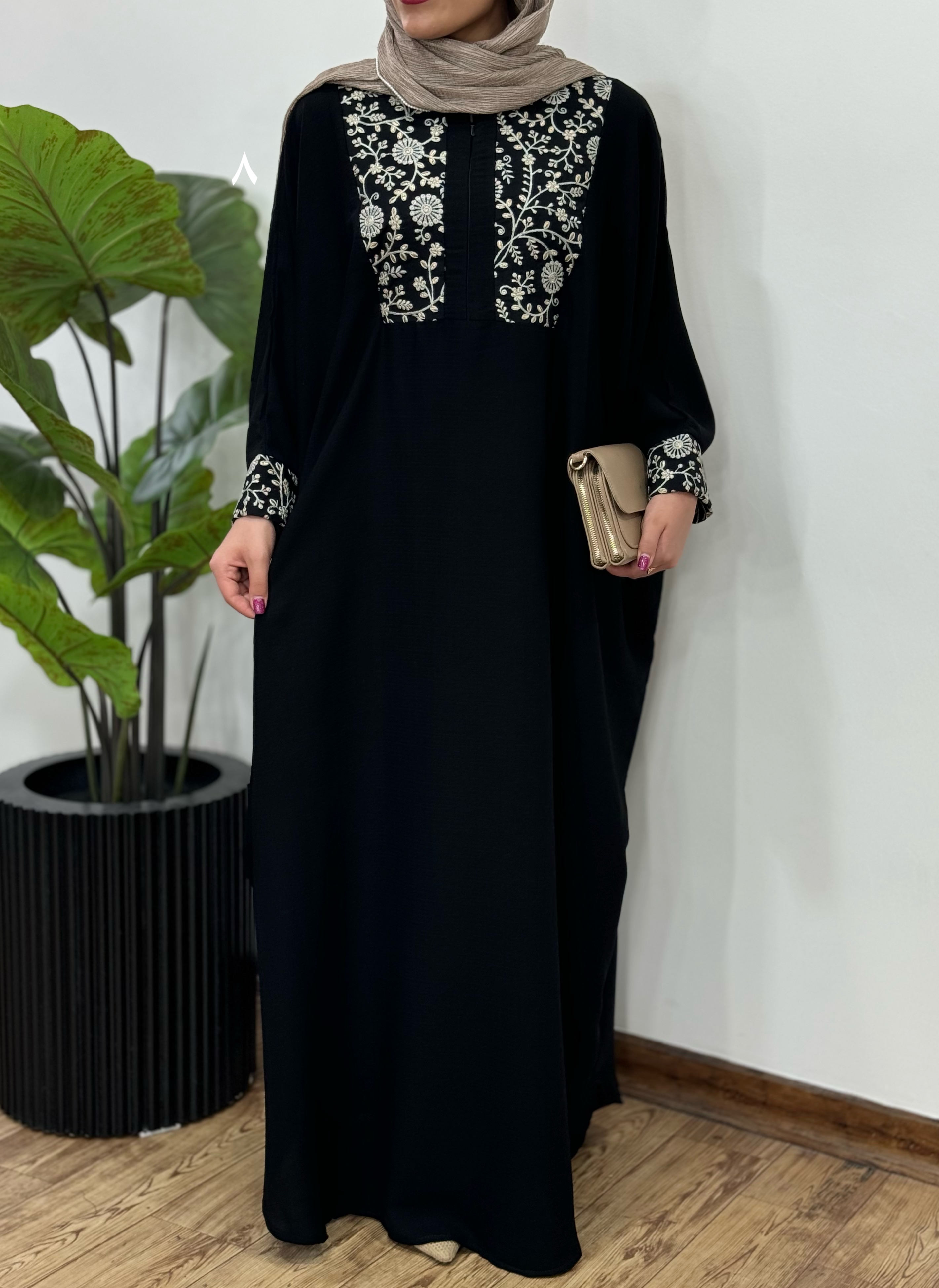 عبای-بلند-سوزندوزی-نفیس